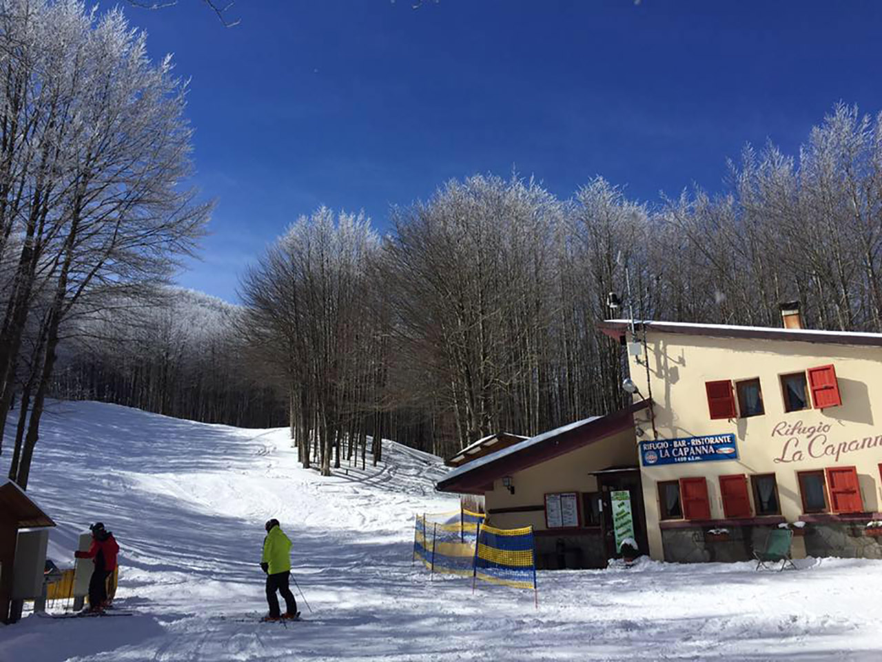 Promo e sconti per la neve e lo sci: il rifugio La Capanna nel comprensorio della Stazione Sciistica Campigna Montefalco.