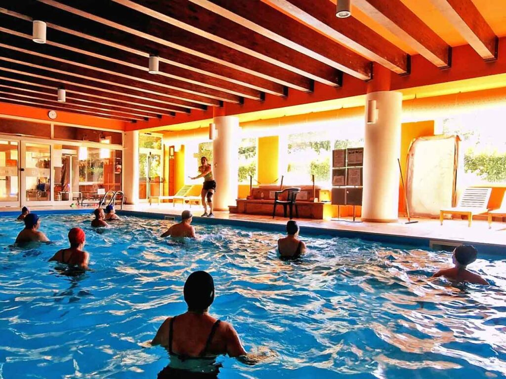 La piscina coperta del Camping Le Fonti