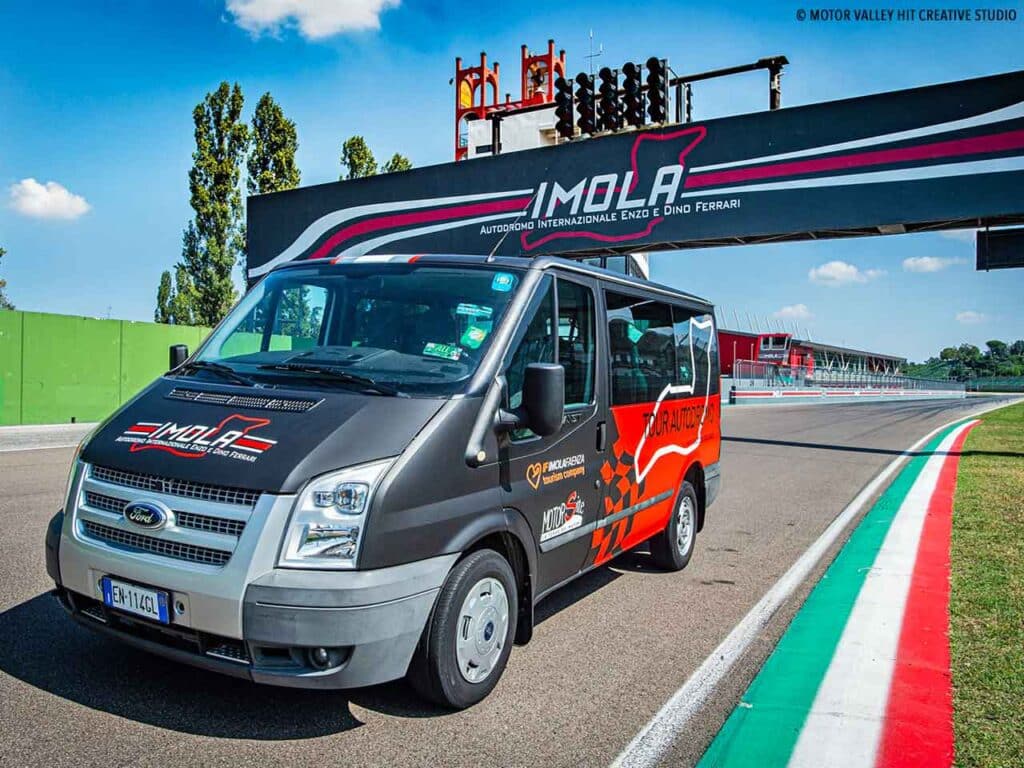 Imola Camper Parade con lo sconto del Club: il tour dell'autodromo.