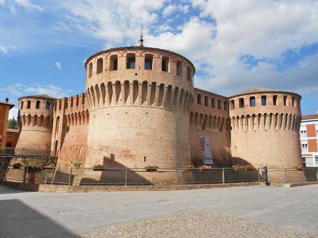 Cosa visitare in Romagna con il camper: la Rocca di Riolo Terme.