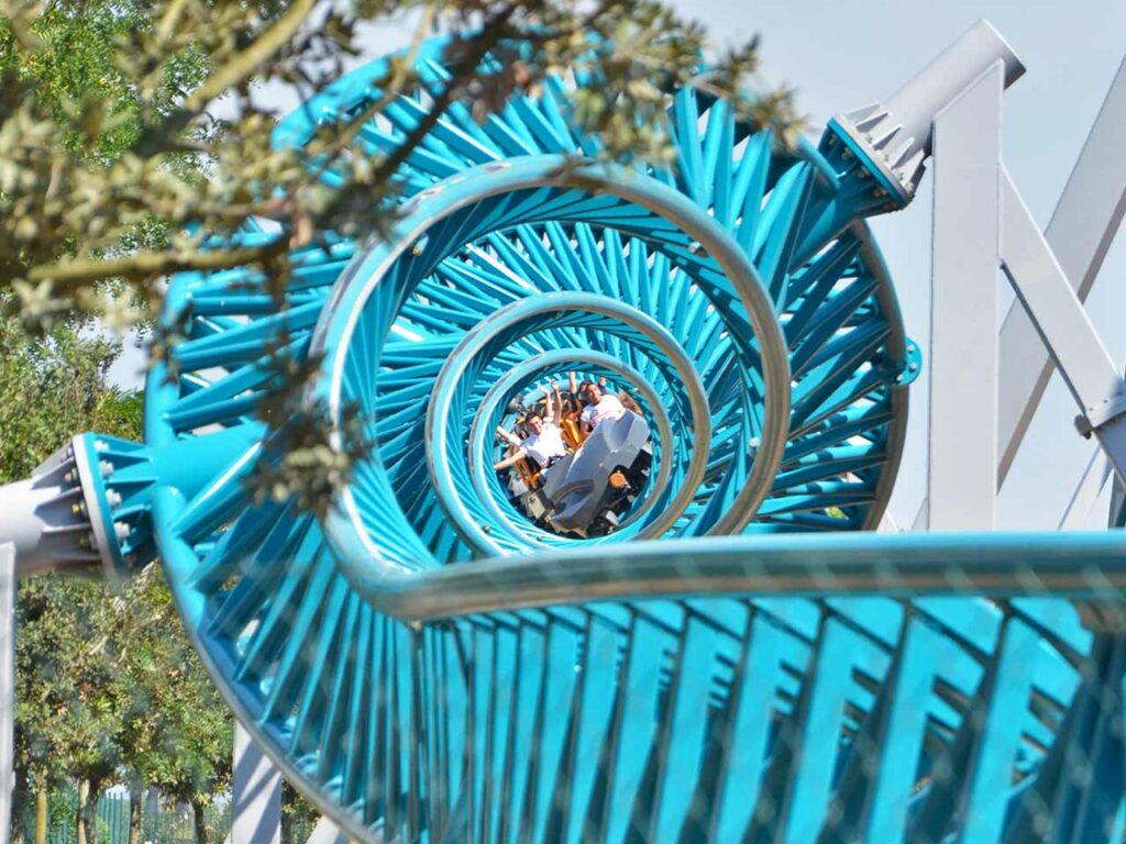 La montagna russa Altair a Cinecittà World, dove puoi entrare con la Promo 2x1 del Club.