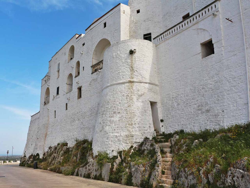 Luoghi da visitare a gennaio in camper: fortificazioni aragonesi di Ostuni.