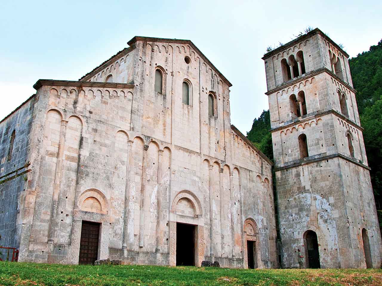 Abbazia di San Liberatore a Majella a Serramonacesca - 5 Borghi imperdibili in provincia di Pescara.