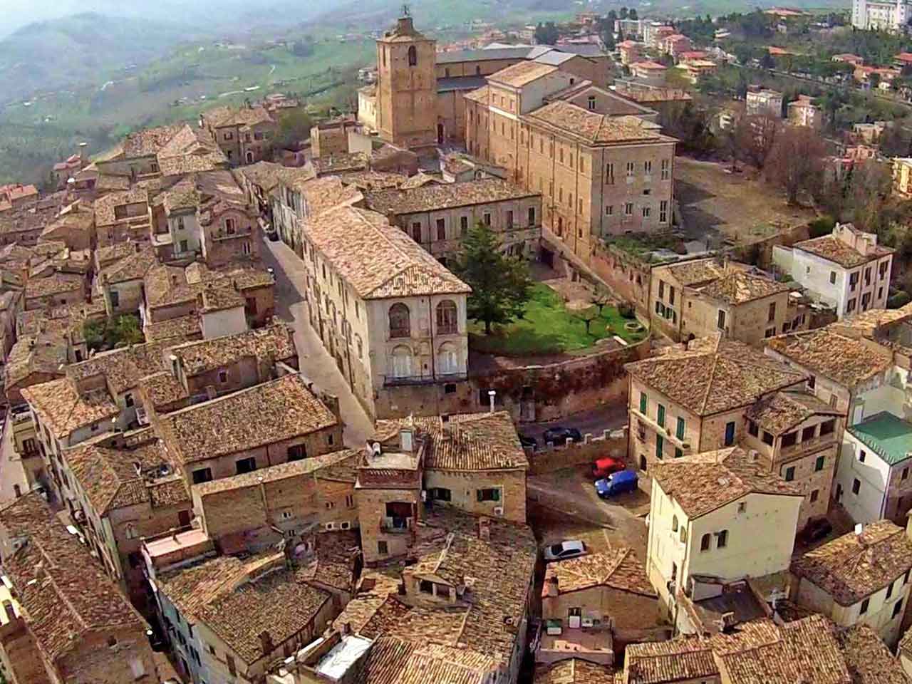 Foto aere di Penne - 5 borghi imperdibili in provincia di Pescara.