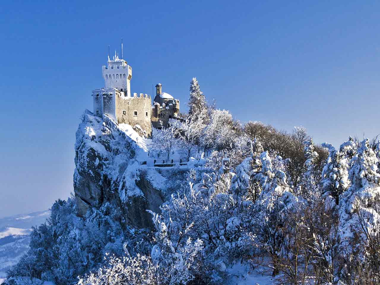 San Marino sotto la neve