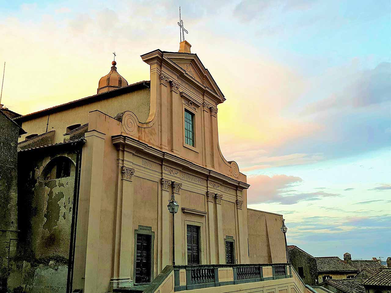 Chiesa Collegiata di Santo Stefano Protomartire - In camper al Lago di Bracciano.