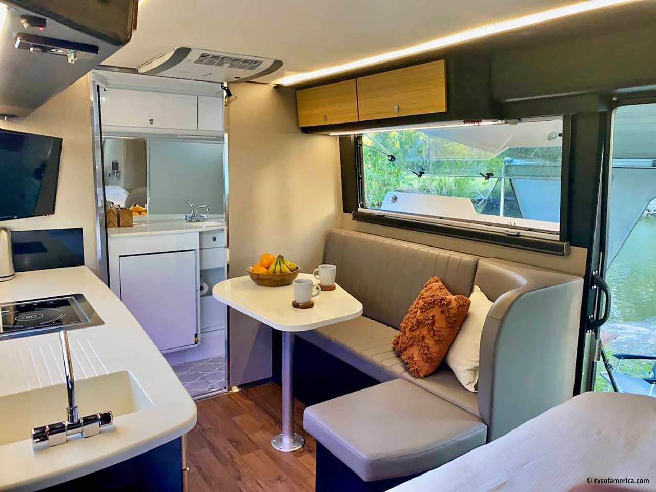 La dinette della caravan Kimberley Kampers Kruiser S-Klass.