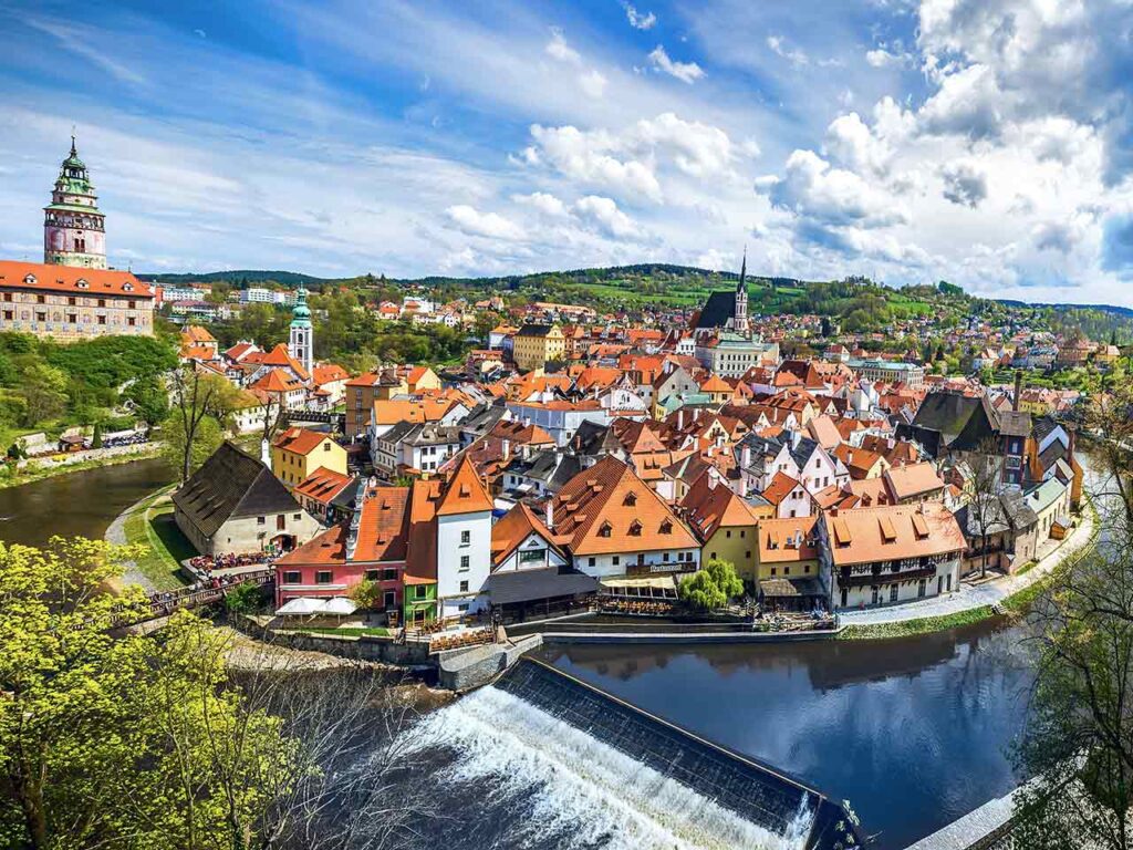 Luoghi da visitare in camper a marzo: il centro storico di Český Krumlov in Repubblica Ceca.