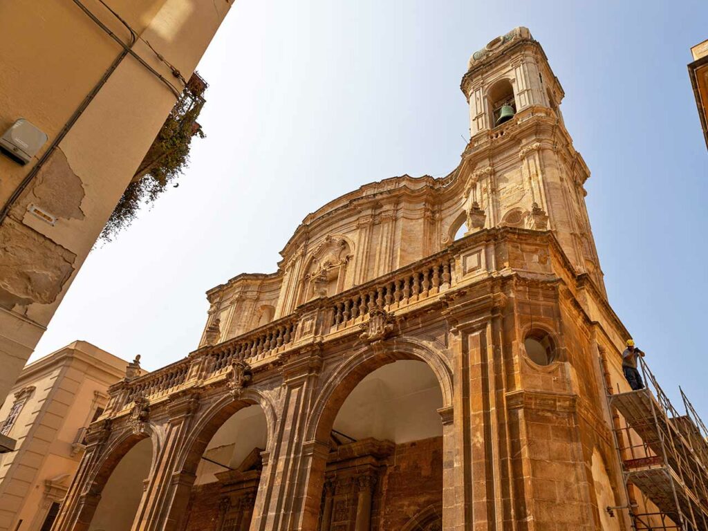 Dove andare in camper ad aprile: la cattedrale di San Lorenzo a Trapani.