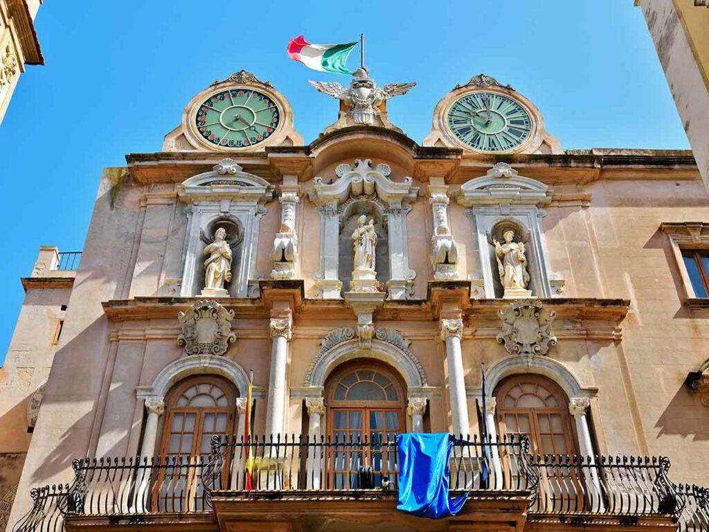 Dove andare in camper ad aprile: Palazzo Senatorio a Trapani.