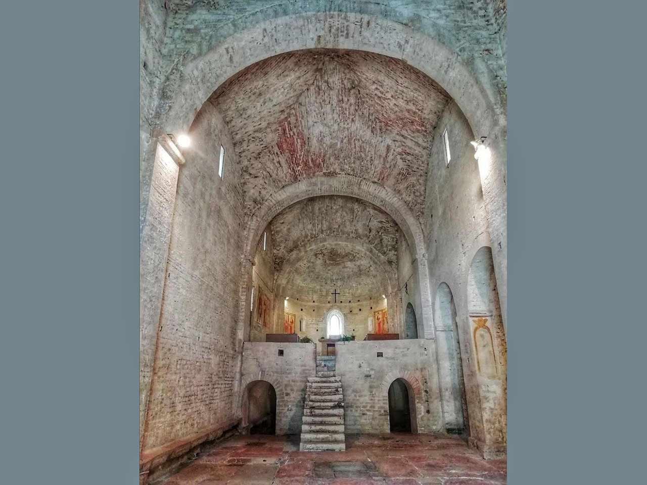 Abbazia di San Vincenzo al Furlo