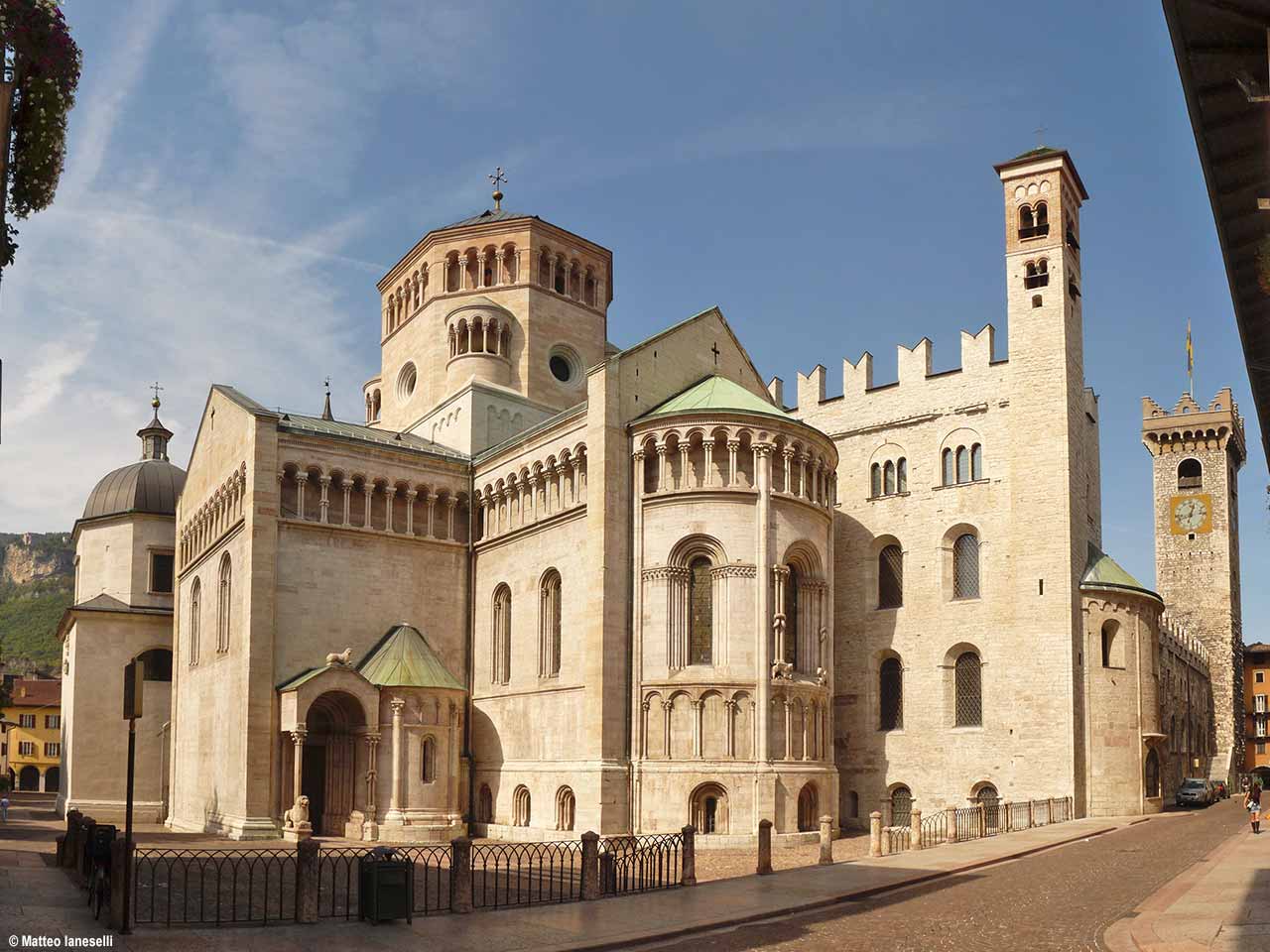 Dove andare a luglio in camper: 3 luoghi da visitare - La Cattedrale di San Vigilio vista da est