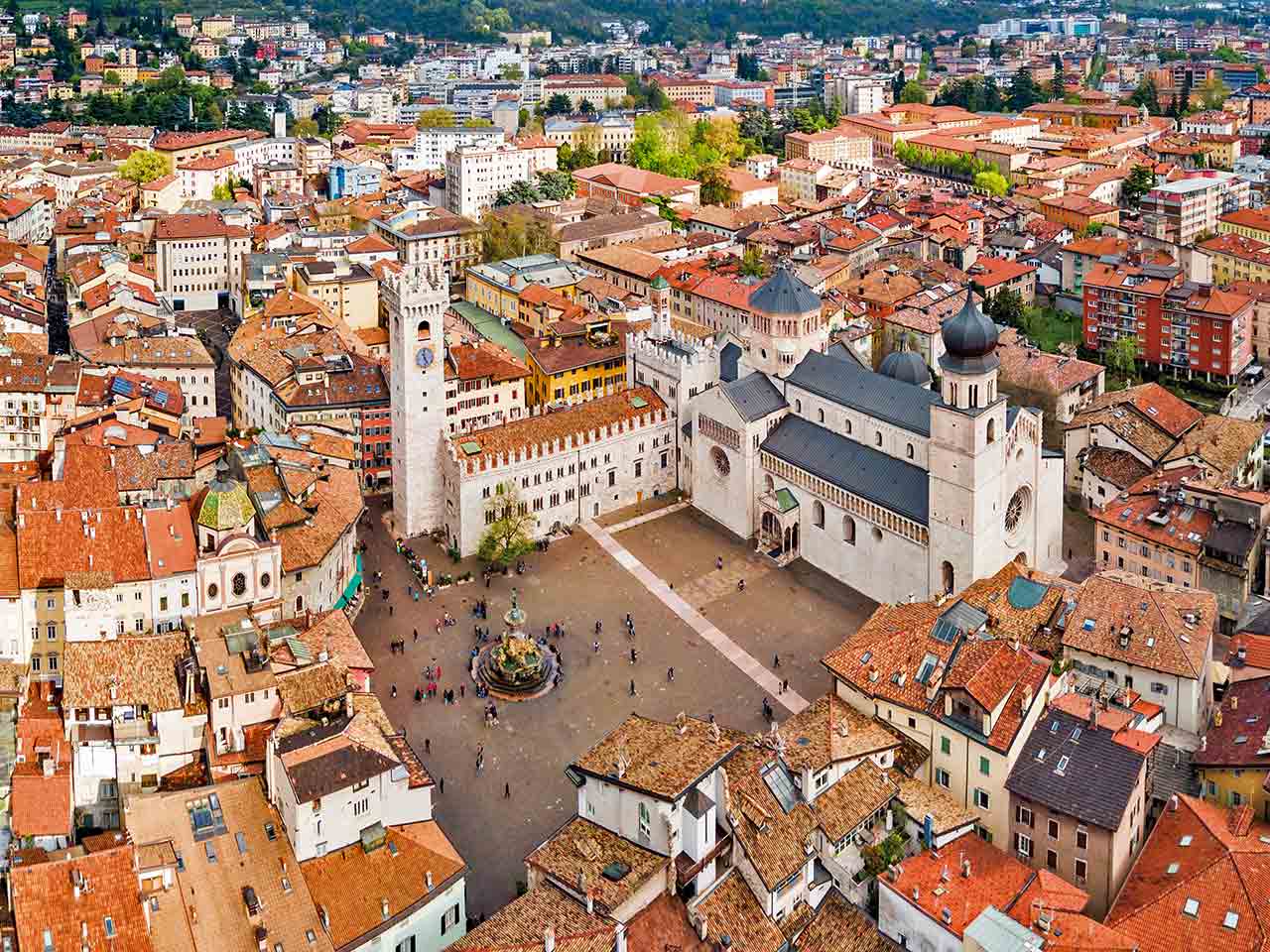 Dove andare a luglio in camper: 3 luoghi da visitare - Piazza Duomo