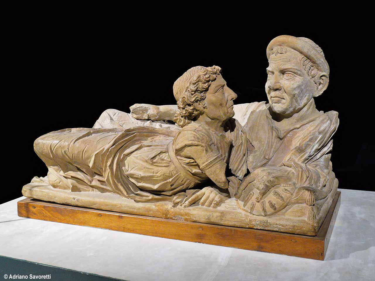 Dove andare a luglio in camper: 3 luoghi da visitare - L’Urna degli Sposi al Museo Etrusco di Volterra