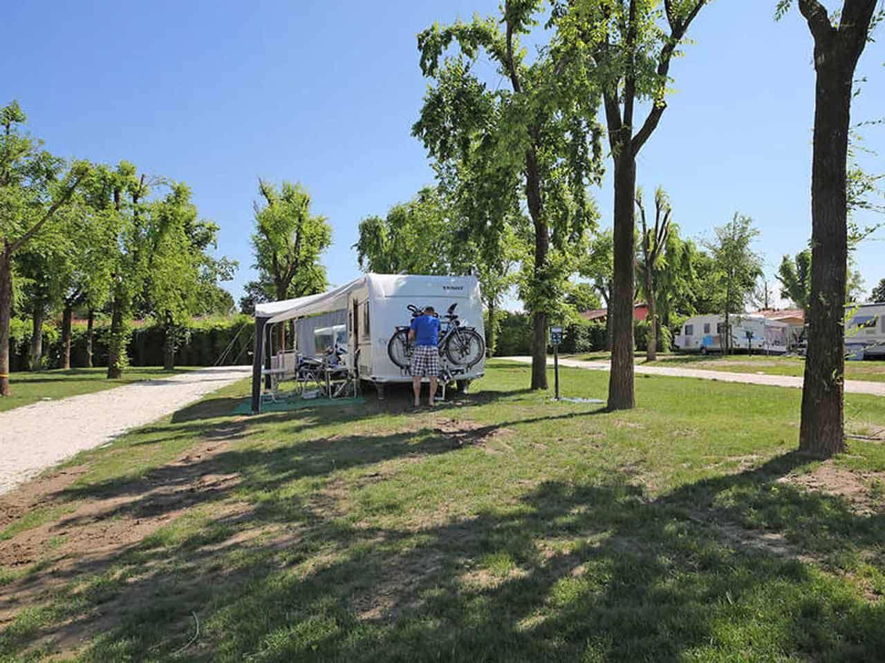 Il Camping San Francesco a Desenzano sul Garda (BS).