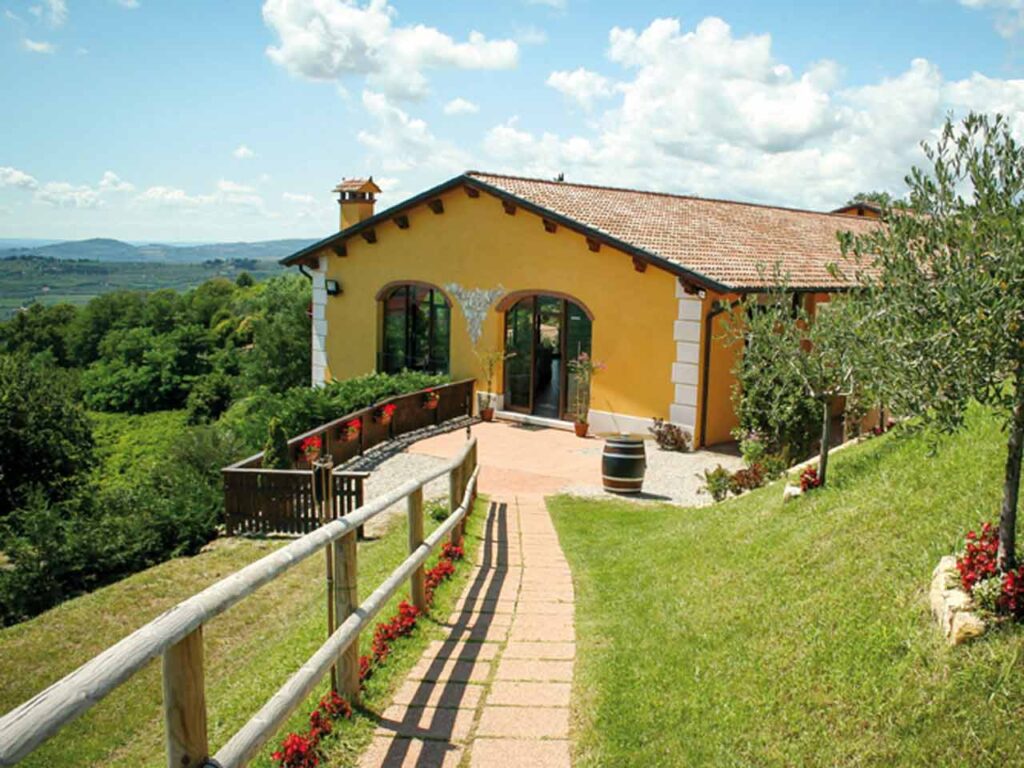 Gli sconti nelle cantine per il vino: l'Azienda Agricola Coffele a Soave (VR).