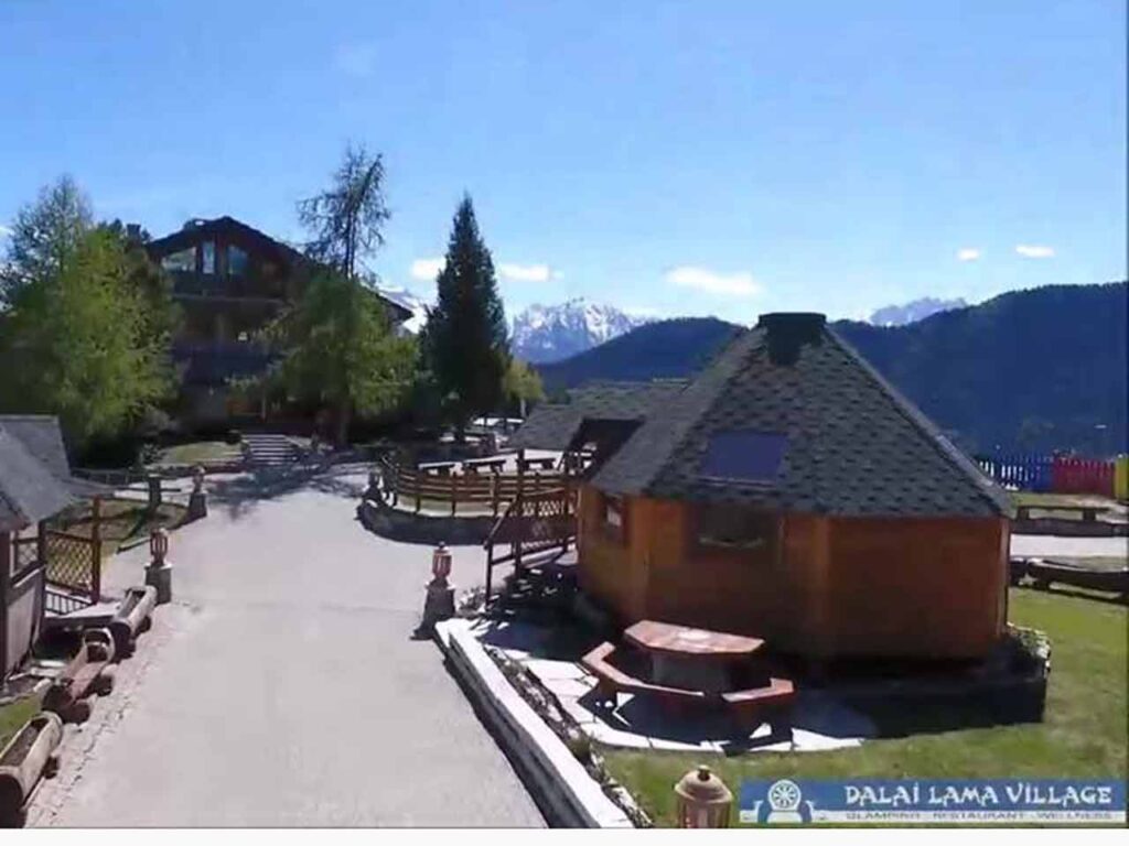 Campeggi aperti tutto l'anno: il Dalailama Village a Chatillon (AO).