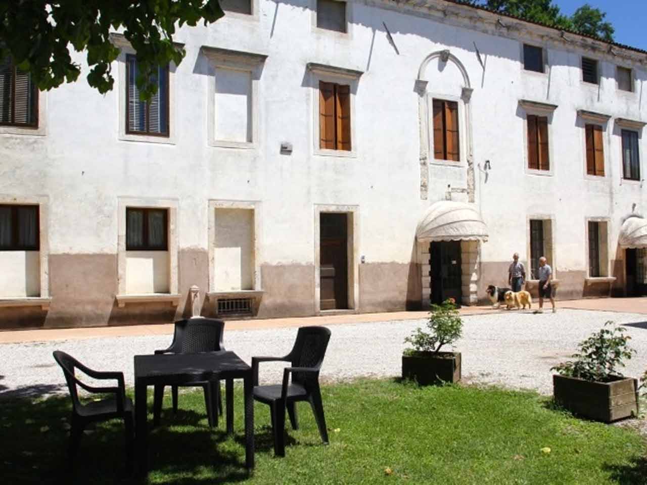Agricampeggi sulle piste ciclabili: Il Palazzone - Distilleria Brunello a Motegalda.