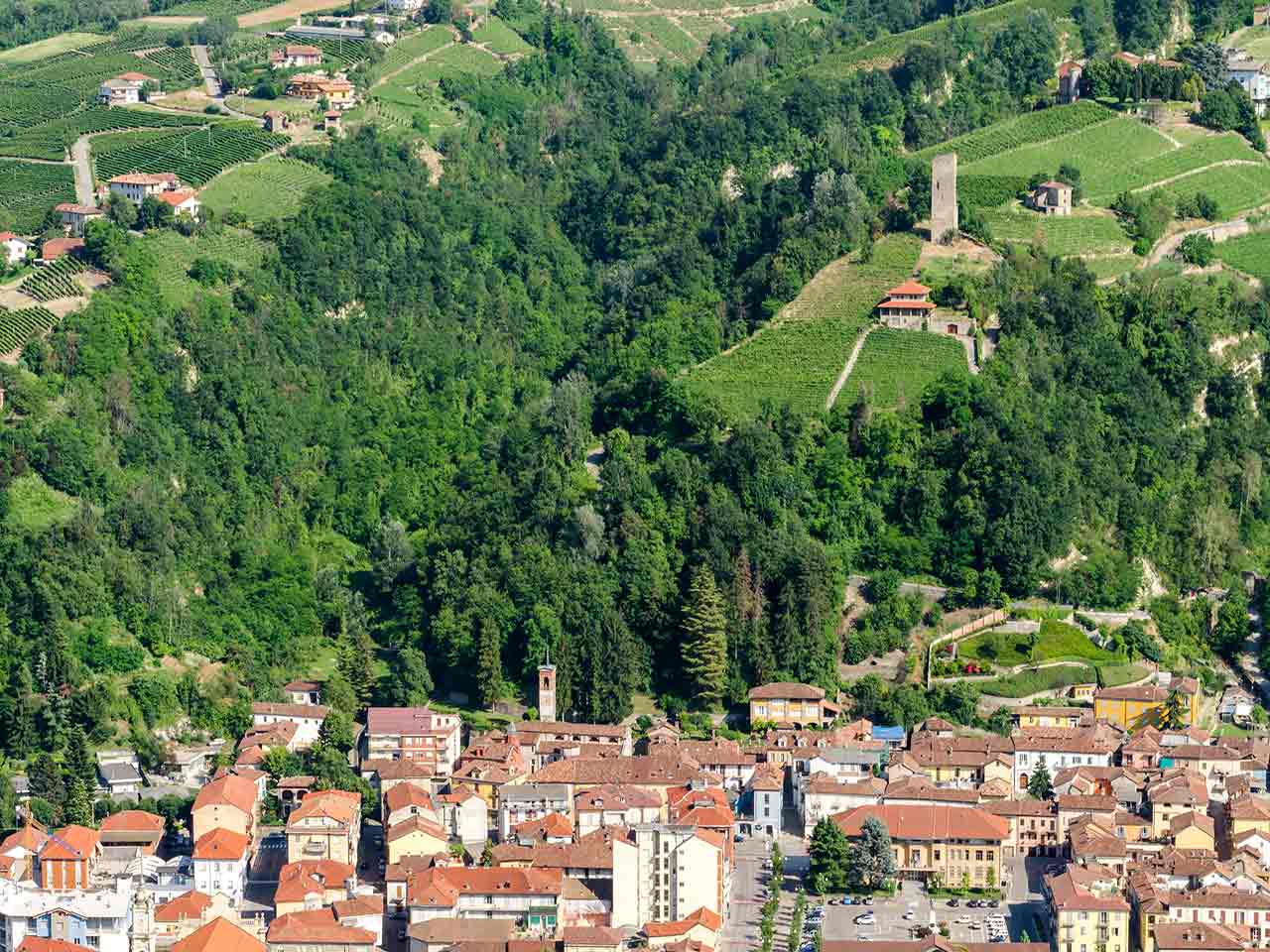Piemonte in camper alla scoperta delle Langhe: Santo Stefano Belbo.