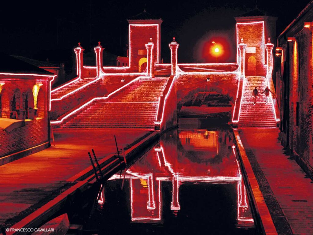 Natale in camper: Trepponti illuminati a Comacchio (FE).