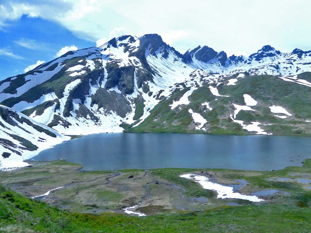 5 cose da fare a La Thuile: visitare i laghetti alpini.