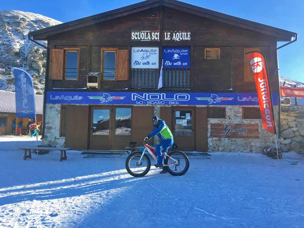 Promo e sconti per la neve e lo sci: la Scuola Italiana Sci & Snowboard Le Aquile a Rocca di Cambio (AQ).