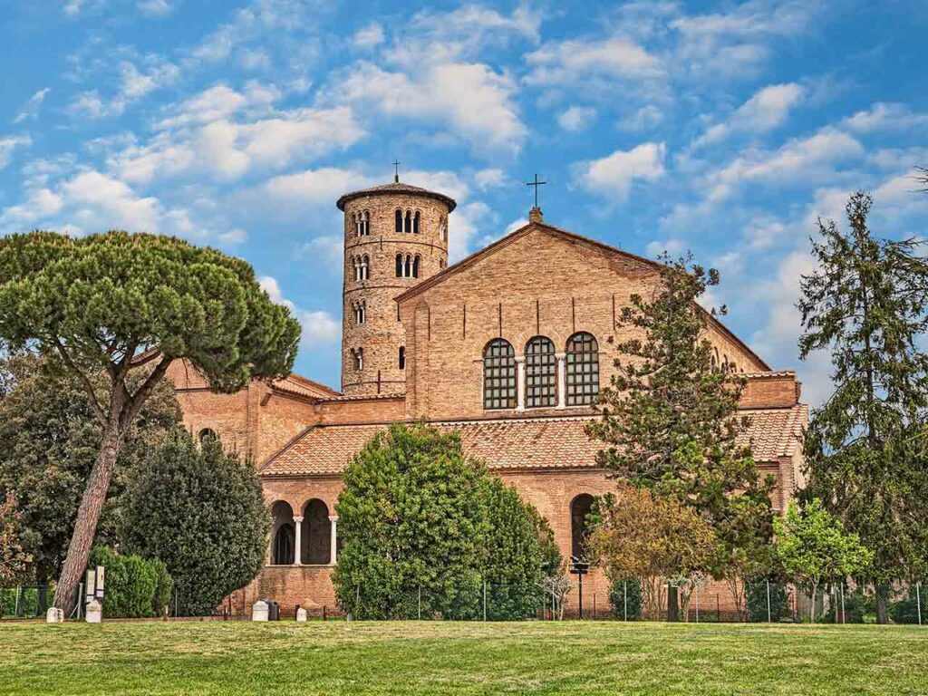 Pasqua e Pasquetta in camper: la Basilica di Sant'Apollinare in Classe a Ravenna.