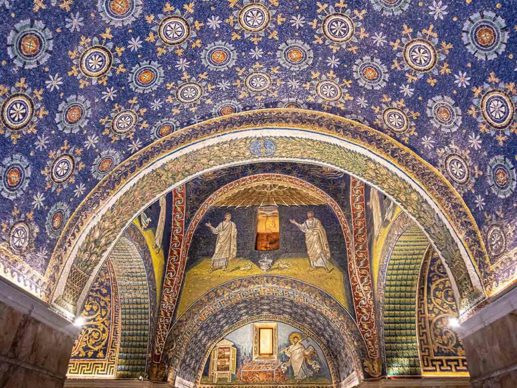 Pasqua e Pasquetta in camper: i mosaici del Mausoleo di Galla Placidia a Ravenna..