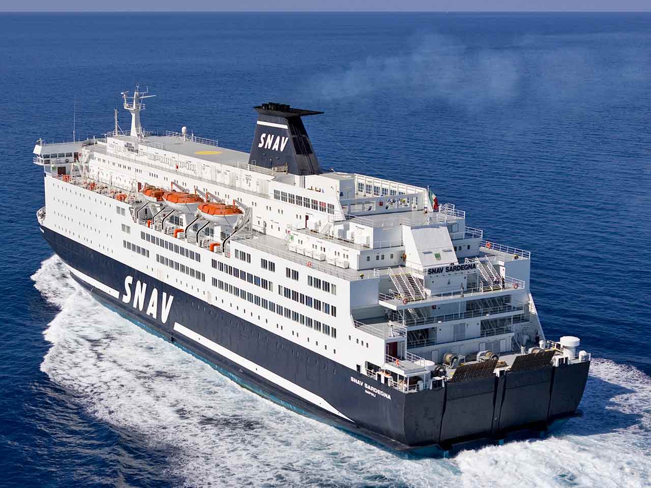 Sconti sui traghetti con la tessera del PLEINAIRCLUB: il traghetto SNAV Sardegna.