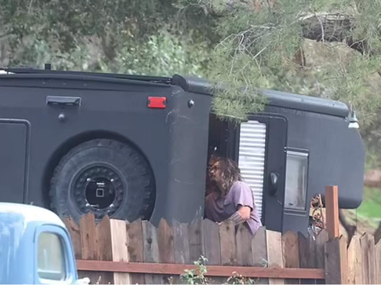 Jason Momoa è andato a vivere in camper dopo il divorzio