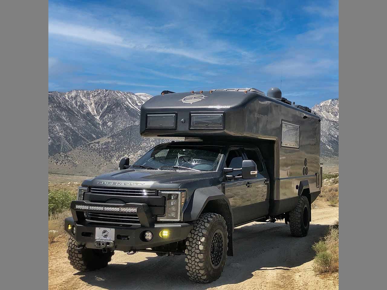 EarthRoamer VI LTi - Jason Momoa è andato a vivere in camper