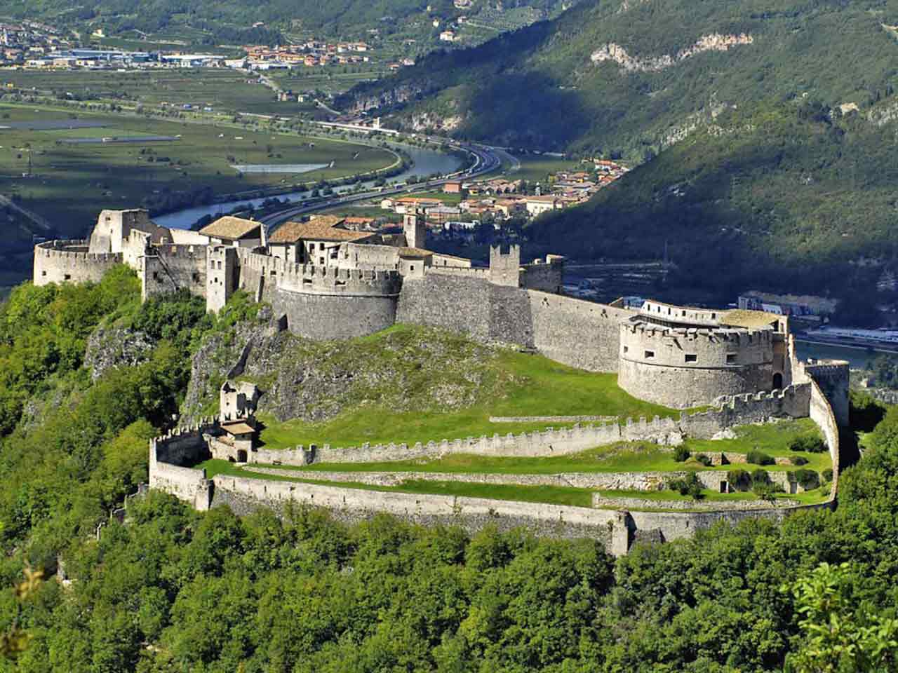 Castel Beseno a Besenello - Weekend in Camper in Vallagarina