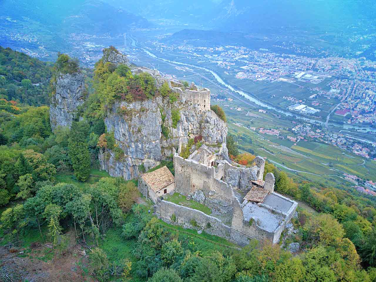 Castel Corno a Isera - Weekend in Camper in Vallagarina