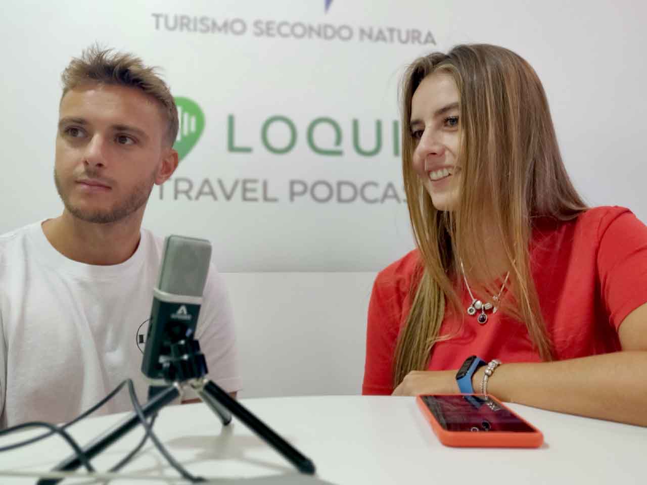 Allo stand del MONDO PLEINAIR, i The Blonde Road registrano un podcast del canale "I luoghi più belli da visitare in camper"