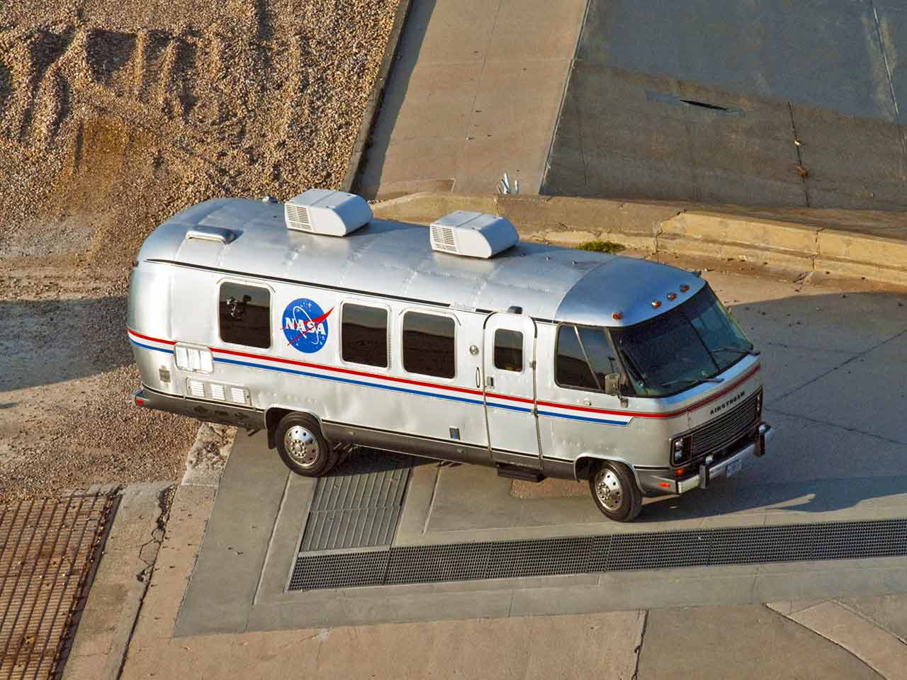 Astrovan: la versione NASA di Airstream Excella Motorhome.