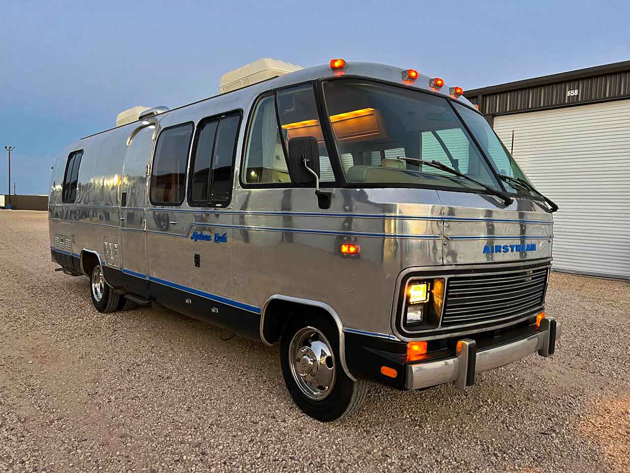 Airstream Excella Motorhome: fiancata destra.