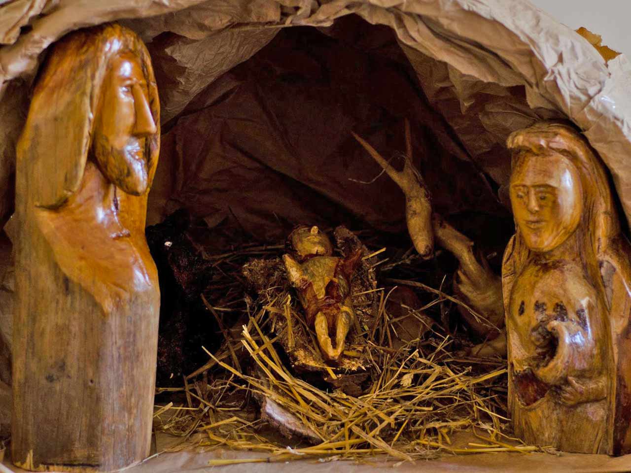Un presepe completamente intagliato nel legno a Presepi a Laterina.