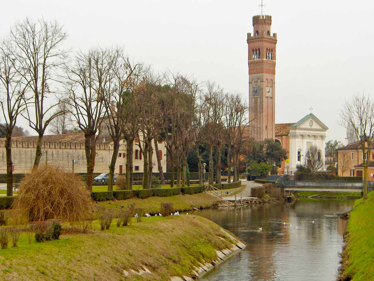 La chiesa di Ognissanti a Roncade - Un weekend in camper a Treviso e dintorni.