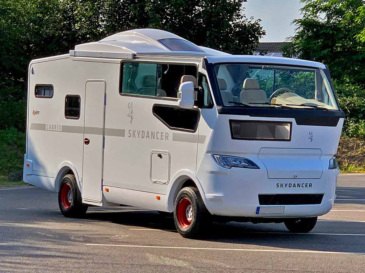 Il modello attuale di Skydancer Apero, il primo camper cabriolet sul mercato.