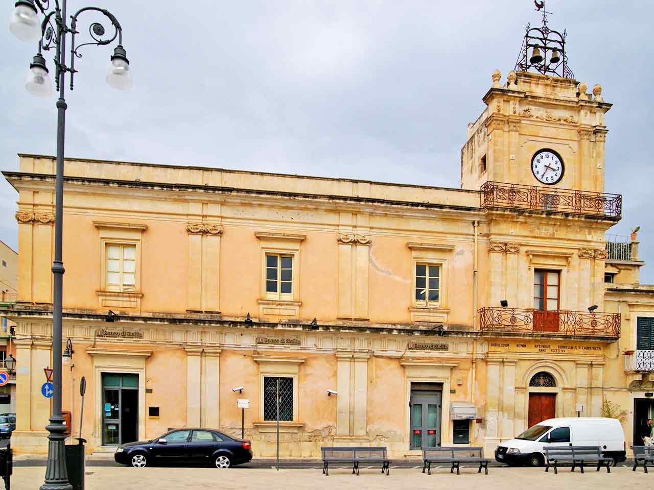 La Torre dellOrologio in Piazza Umberto I ad Avola - Weekend in Sicilia a Siracusa e dintorni.