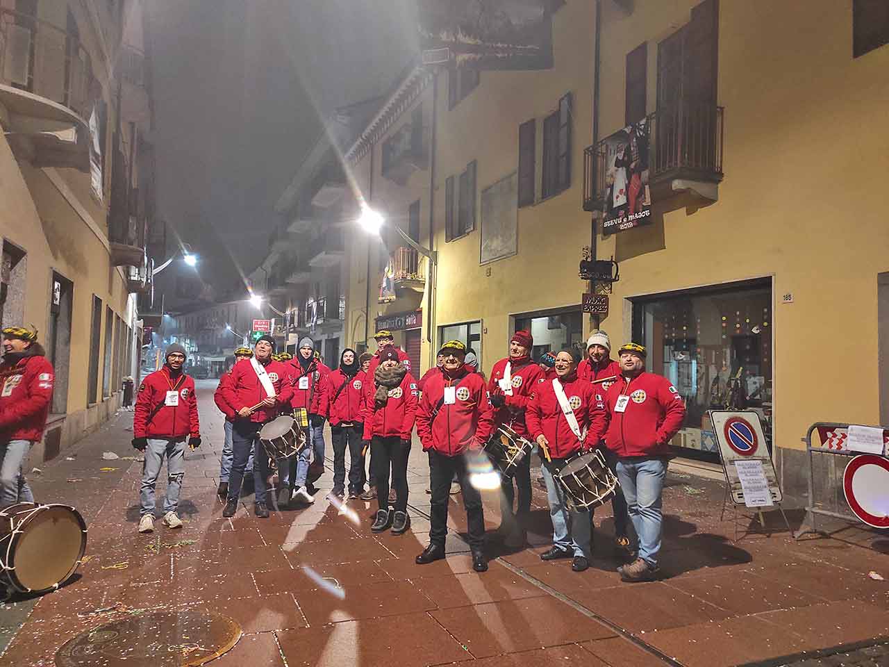 Il gruppo Pifferi e Tamburi pronto a dare La Sveglia alle 5 del mattino.