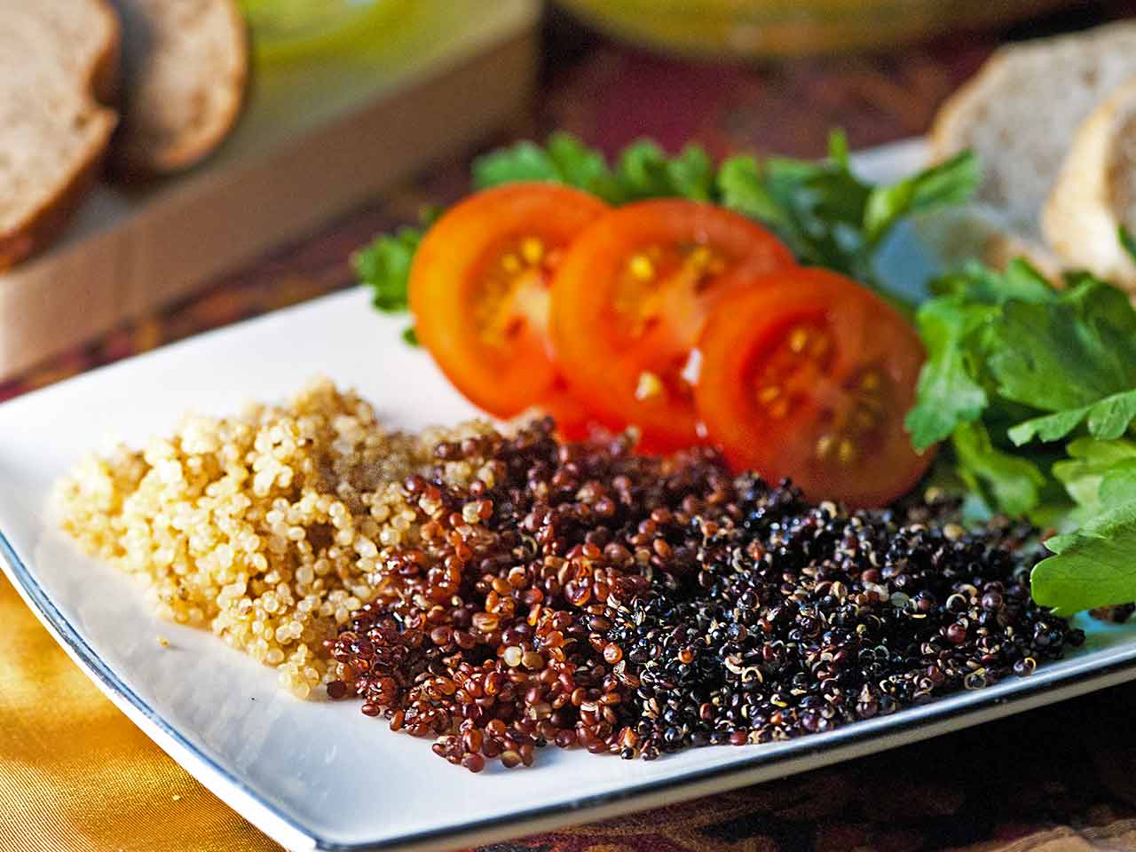 Le varietà di quinoa: dorata, rossa e nera.