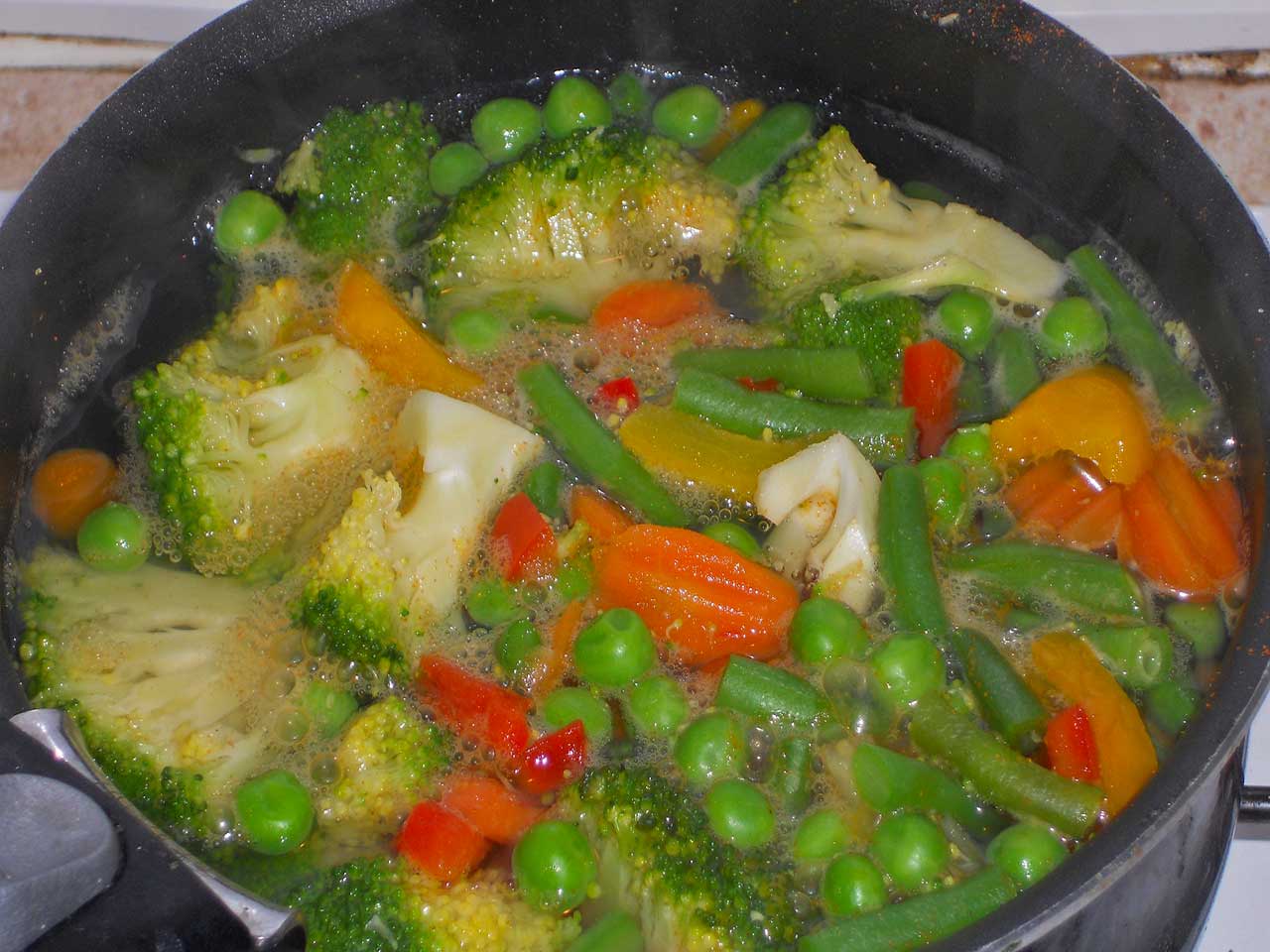 Verdure e ortaggi bolliti - Cottura e vitamine: meglio crudo o cotto?
