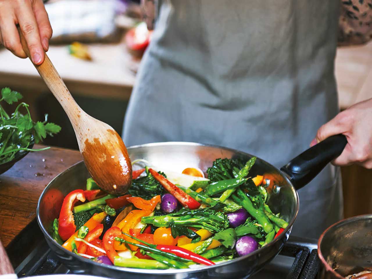 Verdure saltate in olio extravergine doliva - Cottura e vitamine: meglio crudo o cotto?