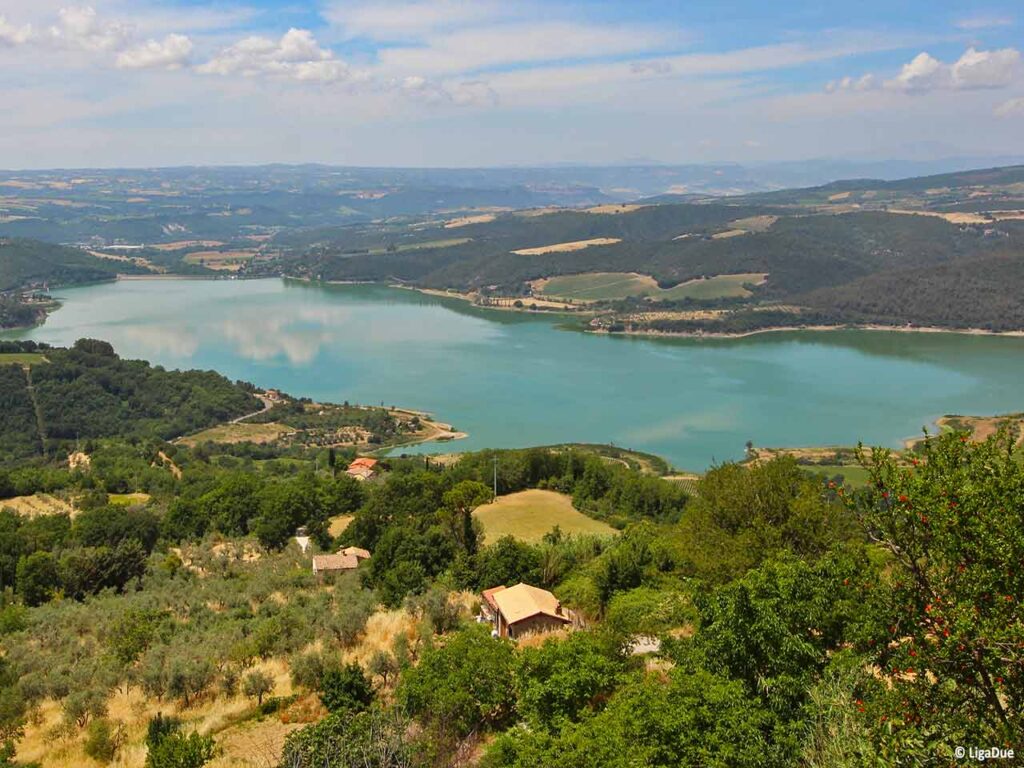 City break in Umbria col camper - il Lago di Corbara.