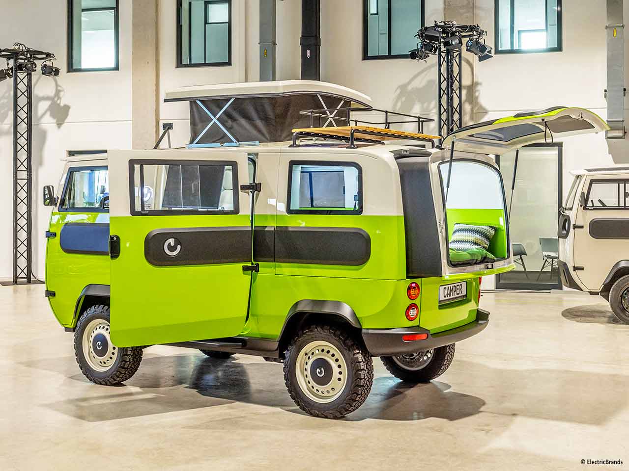 Montando determinati moduli dellElectricBrands XBUS otteniamo la versione camper, che si può guidare già a 16 anni