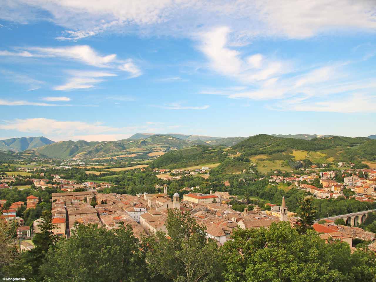 Weekend in camper nelle Marche: veduta di Cagli