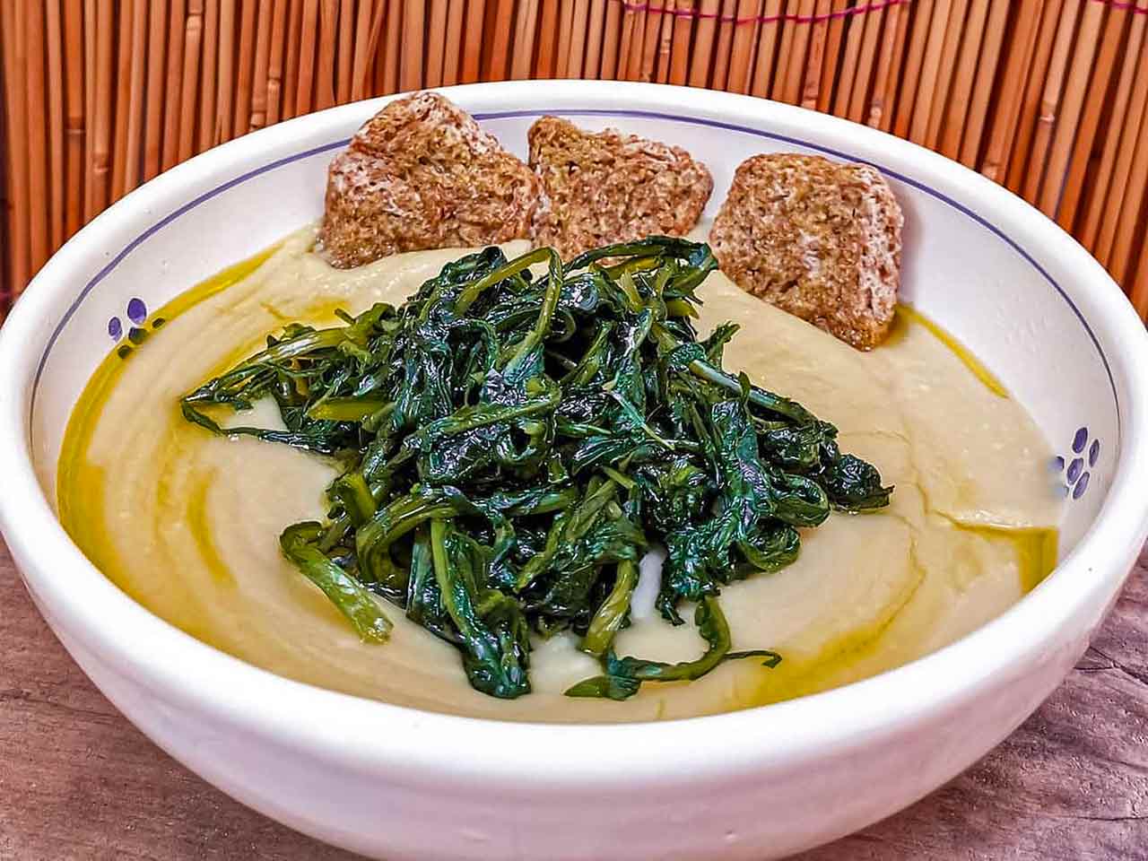 Piatti tipici pugliesi da non perdere: fave e cicoria