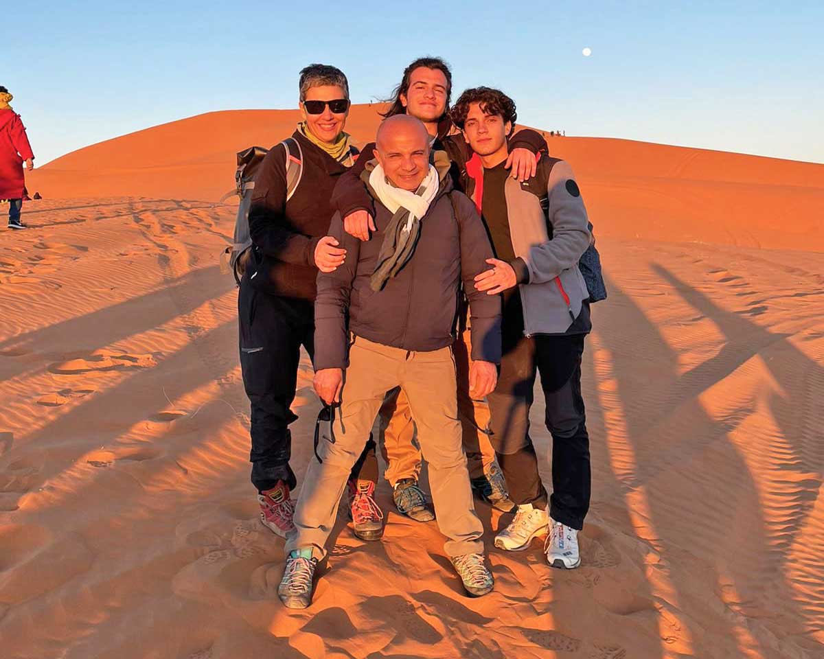 Massimo, Emanuela e Andrea su Rai1 a Camper in Viaggio: Massimo con la sua famiglia nel deserto