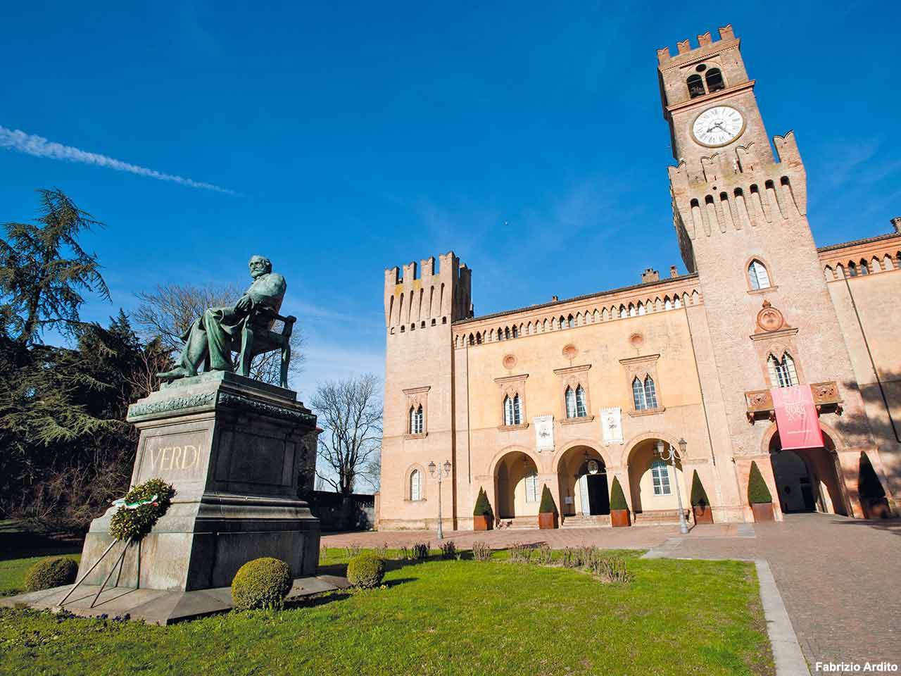 Festa del PleinAir a Fontanellato, segui il percorso - Statua di Giuseppe Verdi a Roncole di Busseto